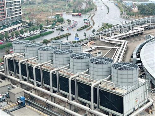 開式冷卻塔在空調系統(tǒng)如何實現(xiàn)節(jié)能的效果？？(閉式冷卻塔與開式冷卻塔)